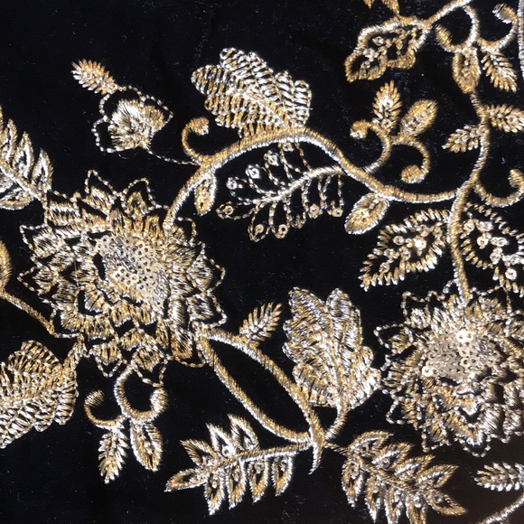 Gold embroidered Velvet Wrap.Hard2find/NWOT/Chic💕 - Picture 8 of 8